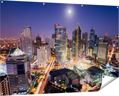 Gards Tuinposter Makati Stad Skyline in de Nacht in Thailand - 150x100 cm - Tuindoek - Tuindecoratie - Wanddecoratie buiten - Tuinschilderij