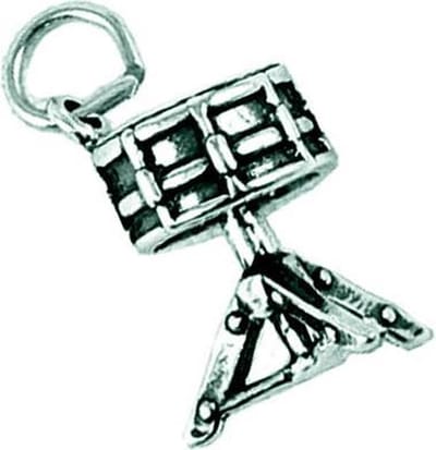 Zilveren hanger snaredrum op standaard