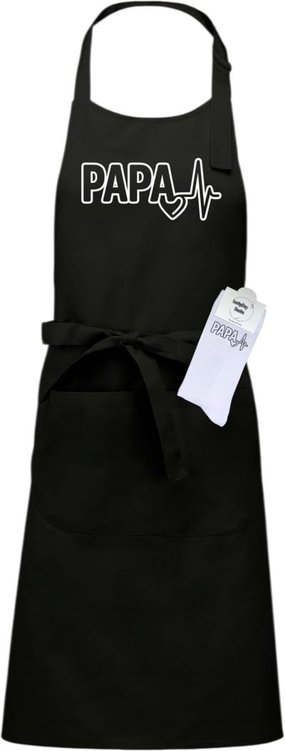 Luxe Keukenschort en sokken met tekst - Cadeau set - Giftset - Papa hartslag - Pensioen cadeau - Zwart - Verstelbaar - Cadeau idee - Verjaardag cadeau - Cadeau dames en heren - Moederdag - Vaderdag - Afscheid - Kerst cadeau - Grappig cadeau - Onesize