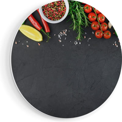 Artaza Forex Muurcirkel Kruiden Met Groenten Op Een Zwarte Plaat - 70x70 cm - Wandcirkel - Rond Schilderij - Wanddecoratie Cirkel - Muurdecoratie