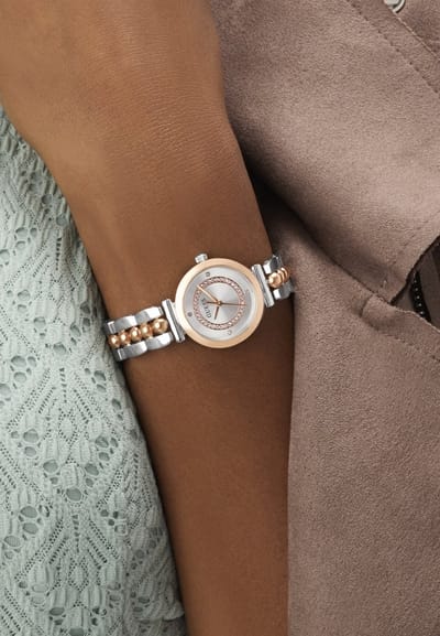 Guess Leena Analoog Quartzhorloge Zilverkleurig En Roségoudkleurig Kast Gemaakt Van 100% Roestvrij Staal En Een Band Van 100% Roestvrij Staal 26 GW0994L5