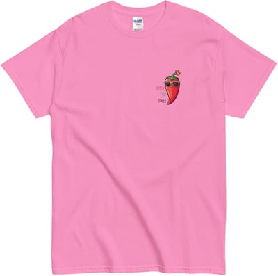 Grappig T-shirt met Chili Peper – Shirt met Tekst “Spicy Not Sweet” – Stoer Katoenen Shirt – Cadeau Idee Vrouw Man - Roze - S