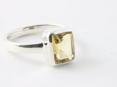 Hoogglans zilveren ring met citrien - maat 18.5