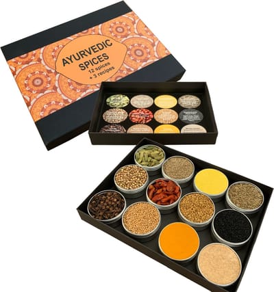 Ayurveda Kruidenbox - 12 Specerijen + Ayurveda Recepten - Ayurvedische Keuken en Gerechten - Geschenkdoos - Koken - Kruidenpotjes - Gezond Keuken en Bakken Cadeau - TeaSalt&Spices