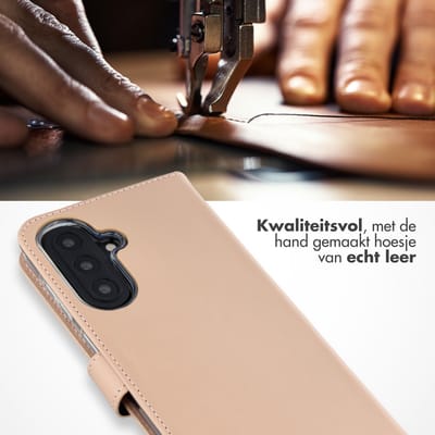 Selencia Hoesje - Geschikt voor Samsung Galaxy A57 (5G) - Echt Lederen Bookcase - Lichtroze
