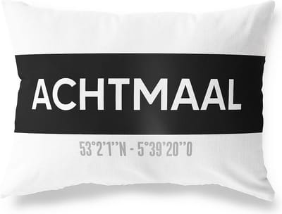 Tuinkussen ACHTMAAL - NOORD-BRABANT met coördinaten - Buitenkussen - Bootkussen - Weerbestendig - Jouw Plaats - Studio216 - Modern - Zwart-Wit - 50x30cm