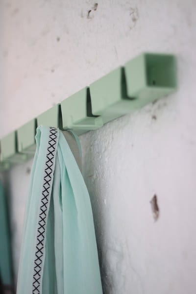 Vij5 Coatrack By The Meter kapstok met 10 haken groen