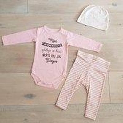 pyjama Baby pakje cadeau geboorte meisje jongen set met tekst aanstaande zwanger kledingset pasgeboren unisex  romper lange mouw wit en broekje| Huispakje | Kraamkado | Gift Set babyset kraamcadeau babygeschenkset