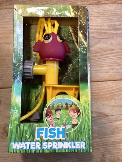 Watersproeier FISH - Water Sprinkler - Zwemspeelgoed - Waterpret zonder zwembad - waterplezier - Tuinslang aan te sluiten op kraan