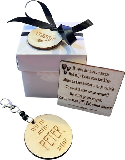Cadeaudoosje Wil jij mijn PETER zijn? | ZWART | niet zo zwaar | sleutelhanger | peter vragen | peter worden | peetoom vragen | peetoom worden | cadeau | doosje met een vraag | geschenkbox