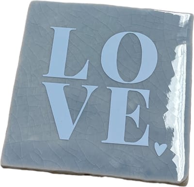 Hippe tegeltje met tekst: Love | Serenity met pastel blauw | Gepersonaliseerde cadeau | Hippe Spreuktegel | Nieuwe woning cadeau | Housewarming cadeau