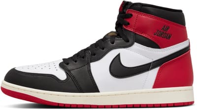 Air Jordan 1 Retro High OG 'Black Toe Reimagined' maat 37.5.