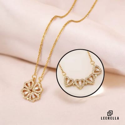 Leerella Luxe Vierbladige Klaver Halsketting met Hartjes - Goudkleur - Roestvrij Staal Sieraden