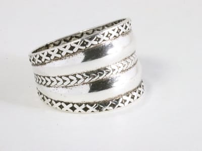 Brede zilveren ring met kabelpatronen - maat 19