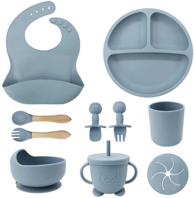 BOECK - Kinderservies - Babyservies - Serviesset met o.a. slabbetje, bord met zuignap en deksel, drinkbeker en kinderbestek | Siliconen | Magnetron-, Oven- & Vaatwasserbestendig | Kraamcadeau | 9-delig | Light Blue | lichtblauw