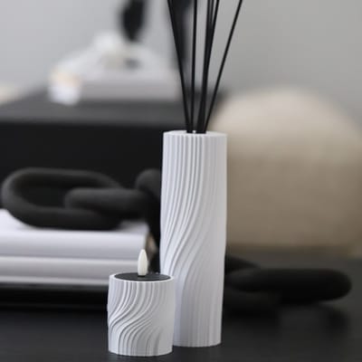 Giftset Geurstokjes Infinity Wit – Geurstokjeshouder & Oplaadbare LED Kaars, Geur Black Diamond, Luxe Huisparfum & Cadeau