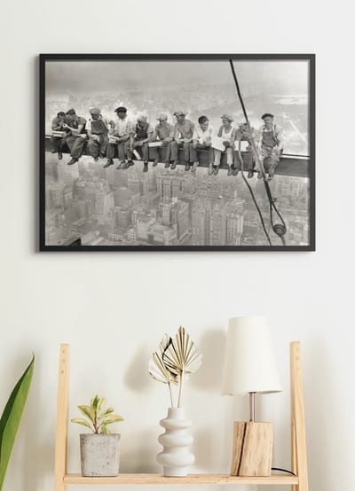 Poster In Zwarte Lijst -  Lunch atop a Skyscraper - New York City - USA - Zwart Wit - Amerika 50x70 cm