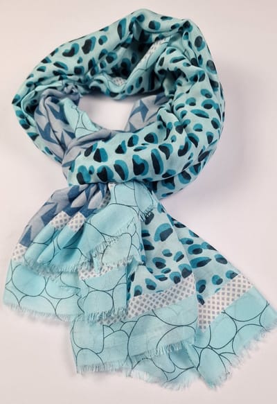 Zomersjaal met print en mooie zachte stof 50% katoen met 50 % viscose / 6 kleuren