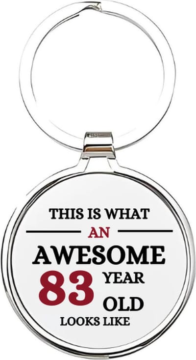 Akyol - this is what an awesome 83 year old looks like Sleutelhanger - Verjaardag - jarigen - jarig - jarige - 83 jaar - verjaardagscadeau - cadeau voor een jarige - feest - cadeau - cadeautje - verjaardagscadeautje - 4 x 7,5 CM