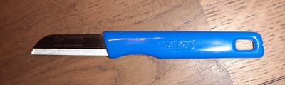 Solingen aardappelmesje - schilmes - blauw - ophangoog - schilmesje - aardappelschilmes met gat