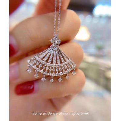 Micro Ingelegde Kristal Diamant Waaier Vormige Kwast Ketting Waaier Vormige Ketting Modieuze Persoonlijkheid Rijke Vrouw beige
