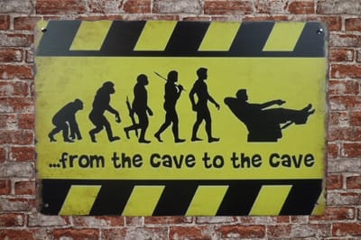 Wandbord - From the cave - Metalen wandbord - Mancave - Mancave decoratie - Retro - Metalen borden - Metal sign - Bar decoratie - Tekst bord - Wandborden – Bar - Wand Decoratie - Metalen bord - UV