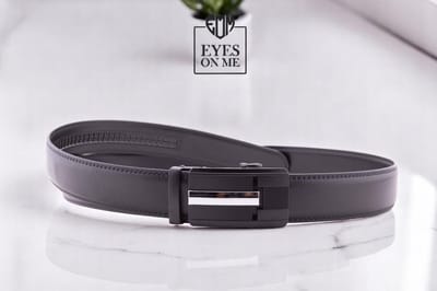 Zwarte lederen riem zonder gaatjes met automatische gesp voor heren ( Model N022 )