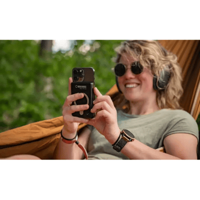 Waka Waka Power pro - Powerbank - ultradunne powerbank van 10.000 mAh. Snelle 20W USB-C en tot 15W draadloos laden