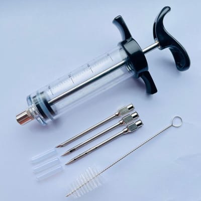 30 ml met 3 Roestvrijstalen Naalden en 1 Borstel – Keukenspuit van Voedselkwaliteit – Zwarte Injectiespuit van Superieure Kwaliteit – Geschikt voor Kalkoen, Rundvlees, Kip, Turkije, Vlees, Braadstukken, Barbecue