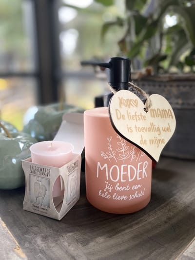 Creaties van hier - zeeppompje moeder met geurkaarsje bridgewater (sweet grace) - glas - moederdag cadeautje