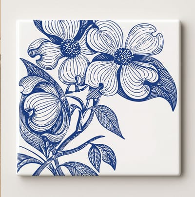Blauwe Bloemen Kunsttegel – Elegante 15x15cm Keramische Wanddecoratie – Klassiek Hollandse Bloemontwerp voor Keuken, Badkamer of Woonkamer