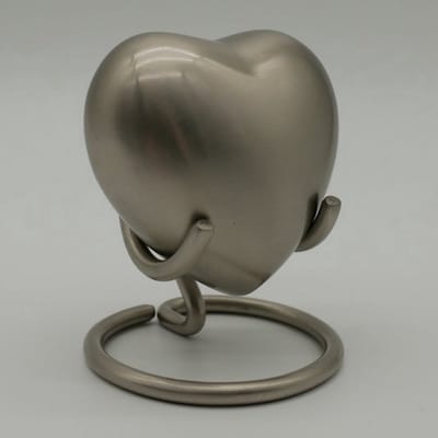 Mini urn - Zilver - Hart - Roestvrijstaal - Inclusief standaard en bewaardoos - Buiten & Binnen gebruik - Graveerbaar