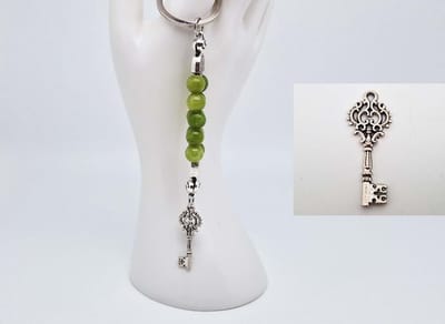 Handgemaakte Natuurstenen Sleutelhanger "Kraal Koreaanse jade "- Met metaal hanger - 8 mm diameter van de korrel- Mooie accessoire en decoratie voor de auto-Vaderdag Cadeau -Moderdag Cadeau - Cadeau vrienden