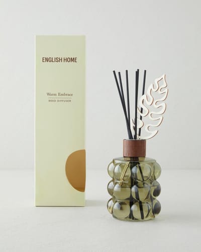 Warm Embrace Geurstokjes 200 ml – Reed Diffuser – Bloemige & Warme Huisgeur – Vanille & Sandelhout – Woonkamer, Slaapkamer & Hal