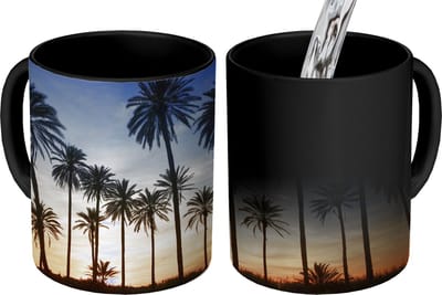 Magische Mok - Foto op Warmte Mokken - Koffiemok - Palmboom - Natuur - Strand - Zon - Nacht - Magic Mok - Beker - 350 ML - Theemok