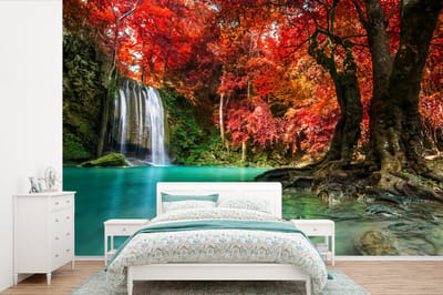 Behang - Fotobehang Waterval - boom - Rood - Herfst - Water - Breedte 525 cm x hoogte 350 cm