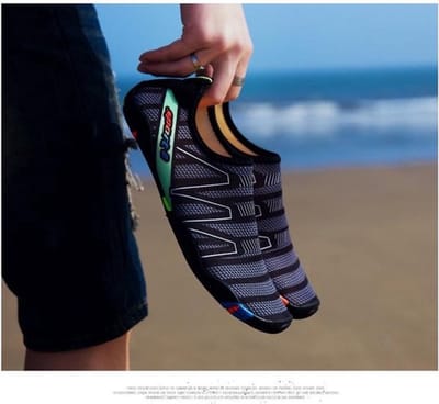 Waterschoenen - Aquaschoenen - Strandschoenen - Antislip - Schoenen voor Zwembaden en Strand - Volwassenen en Kinderen - beschermt tegen grof zand scherpe stenen en dieren onder water - Unisex - Maat 39