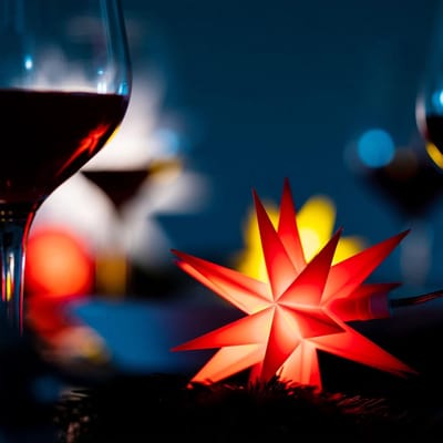 Kerstster LED decoratieve ster klein 12cm ROOD met AFSTANDSBEDIENING en batterijvak voor 3 AA-batterijen 6u timer INTERIEURDECORATIE 3D-ster 18-puntige verlichte ster LED kerstster verlicht