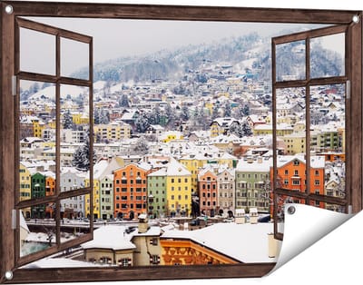 Gards Tuinposter Doorkijk Gekleurde Huisjes met Sneeuw in Oostenrijk - 90x60 cm - Tuindoek - Tuindecoratie - Wanddecoratie buiten - Tuinschilderij
