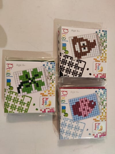 SET 3 PIXELHOBBY MEDAILLONS KLAVERTJE-DROL-CUPCAKE