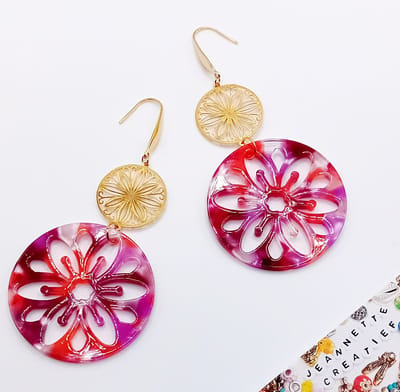 Jeannette-Creatief® - Resin - Festival Bohemien Oorbellen Mandala Fuchsia Purple - Ibiza - Boho - Ibiza Chic - Resin Filigraan - Gekleurde Oorbellen - Oorbellen Bloem - Festival - Oorhangers - Statement Oorbellen - Dames oorbellen - Mandala