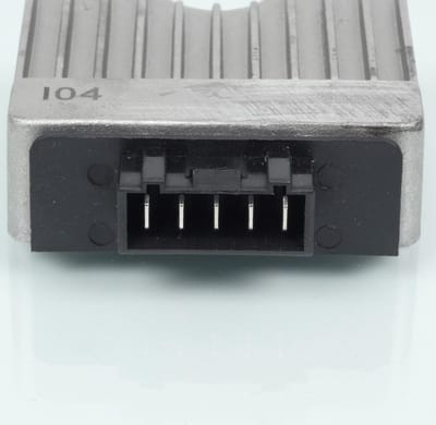 rms spanningsgelijkrichter voor piaggio scooter 50 fly 4t chinese motor 2006 tot 2007 639751 / 641788 nieuw