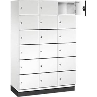 C+P Cambio lockerkast, 3 vakken, 18 vakken, met plint, B 1200 x D 525 x H 1980 mm, verkeerswit/wit
