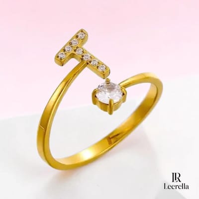 Leerella | T | Verstelbare Goudkleurige Initialen Ring - RVS Letter Ring met Zirconia Steentjes - Persoonlijke Naamring Dames
