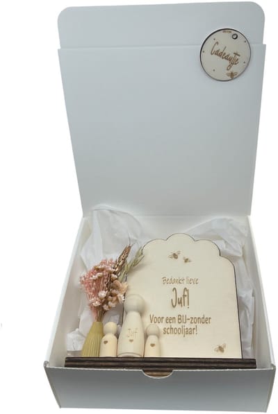 Geschenkbox JUF | BEIGE | houten poppetjes | 3D vaasje | jij bent de liefste | liefste juf | topjuf | einde schooljaar | cadeau | cadeautje juf