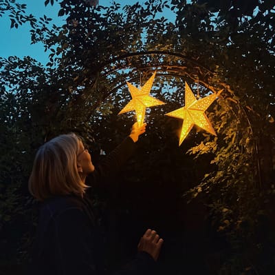 Grundig Papieren Kerstster - 10 LED's - Ø40 cm - Binnen/Buiten Verlichting - Wit/Geel - Inclusief Verlichtingsset - Energiezuinig - Sfeervolle Kerstdecoratie