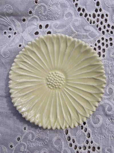 Bordje Daisy - Geel - Yellow - Bloom - Madeliefje - Bloemenbordje - Bloemen Schaaltje - Sieraden Schaaltje - Petit Four Bordje - Theezakjes Schaaltje - Flower
