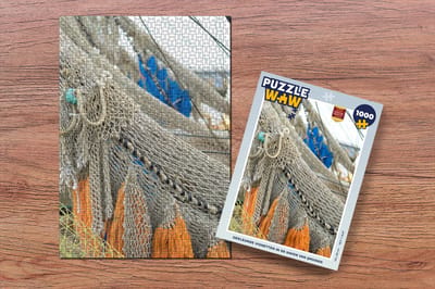 Puzzel Gekleurde visnetten in de haven van IJmuiden - Legpuzzel - Puzzel 1000 stukjes volwassenen