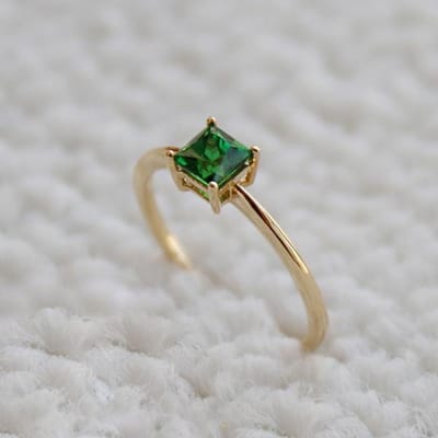 Mode 18K Vierkant Smaragd Micro Ingezet Diamant Acht Harten Acht Pijlen Dames Verlovingsring No. 10