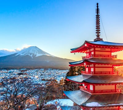 De beroemde Chureito Pagoda voor Mount Fuji in Fujiyoshida - Fotobehang (in banen) - 250 x 260 cm